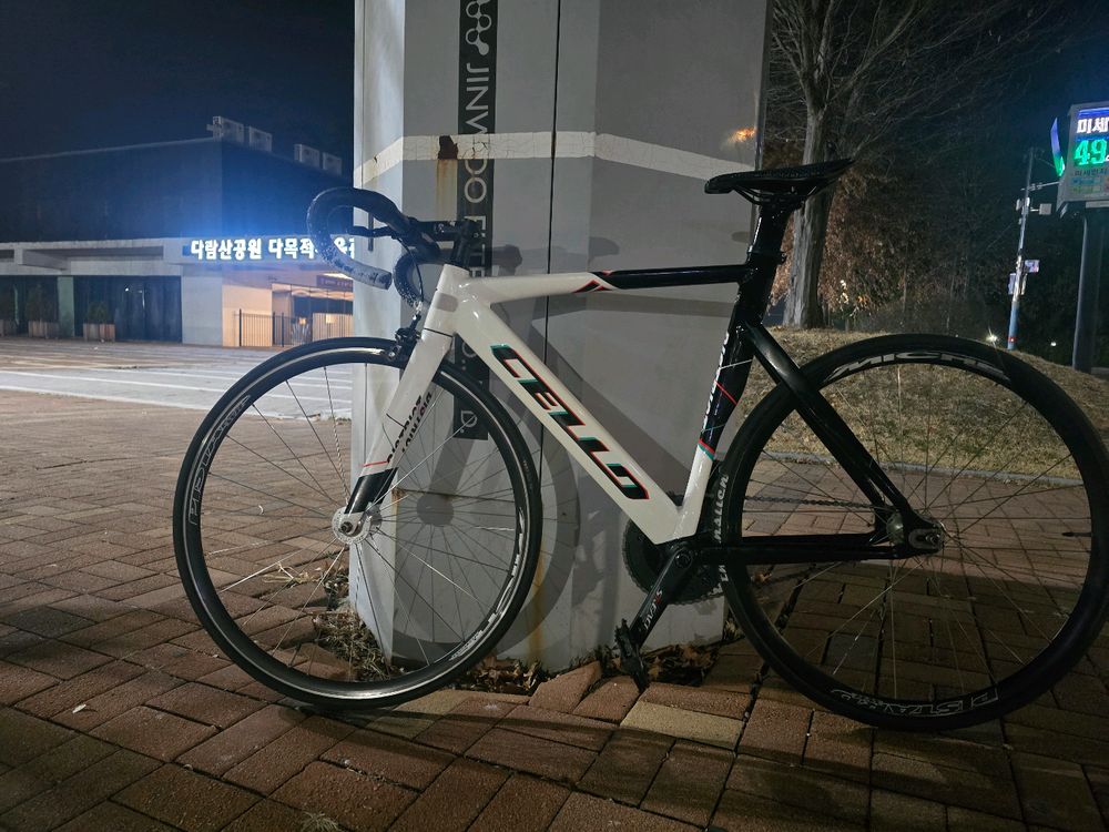 첼로 디스트릭트 픽시 자전거 판매합니다 이미지