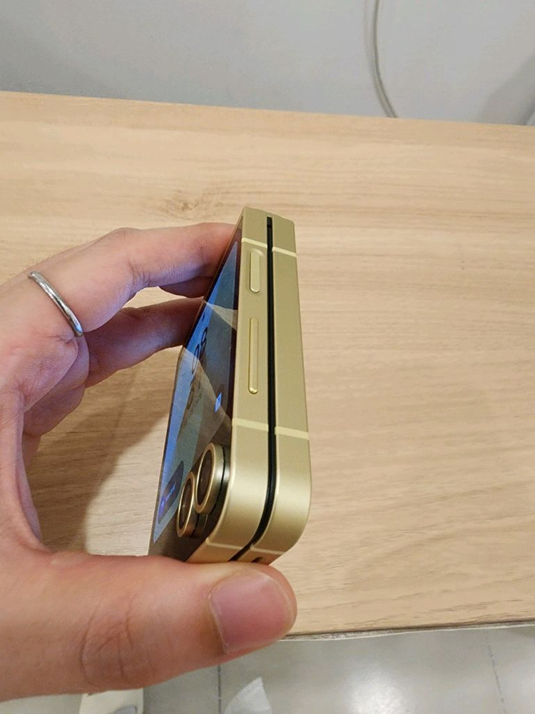 부산 갤럭시 z플립6 256GB 무상보증 1년 가능 서브폰 공기계 판매 이미지