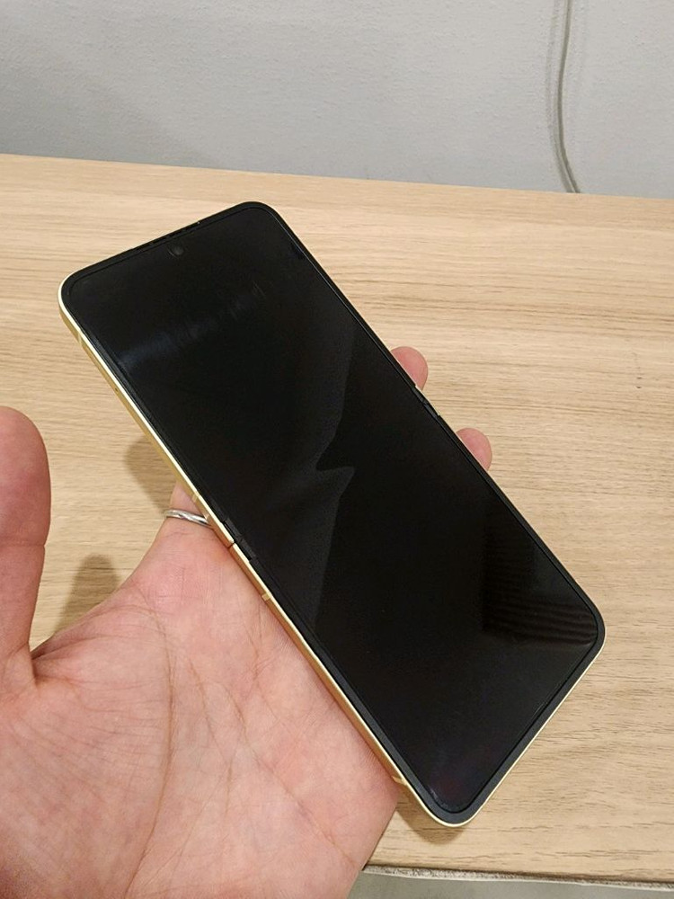 부산 갤럭시 z플립6 256GB 무상보증 1년 가능 서브폰 공기계 판매 이미지