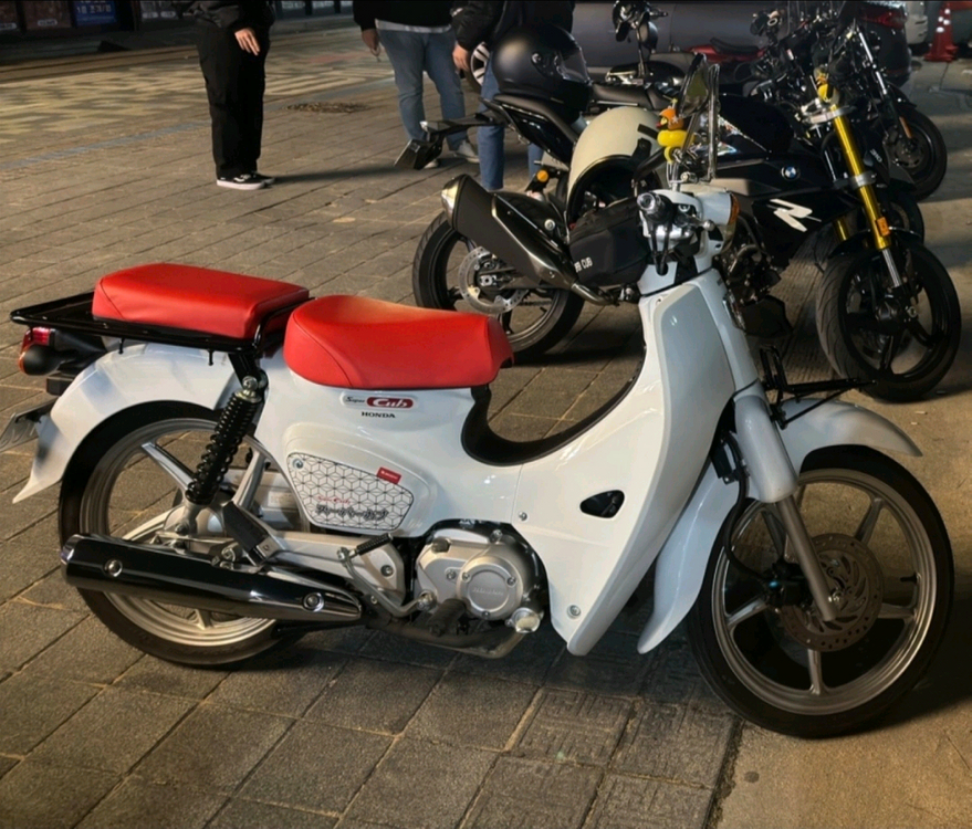 슈퍼커브 텐덤시트, 시트커버 이미지