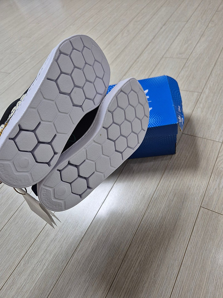 정가 99,000원 새제품 아디다스 키즈 슈퍼스타 360 끈없는 신고벗기 편한 4계절운동화 사이즈 210. 이미지