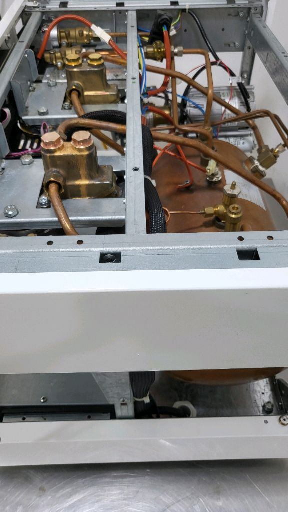 콘티 레브 커피머신과 벨로즈 자동 그라인더 포함 이미지