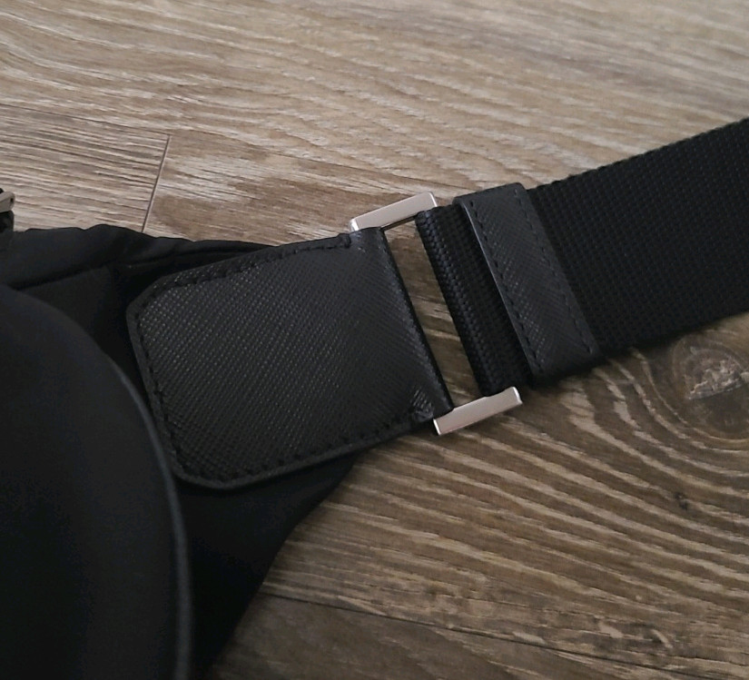 프라다 바이커백 라지 크로스백메신저백숄더백명품가방힙색벨트백팩 구찌루이비통발렌시아가보테가디올셀린느에르메스생로랑 이미지