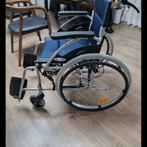 휠체어 새것 이미지