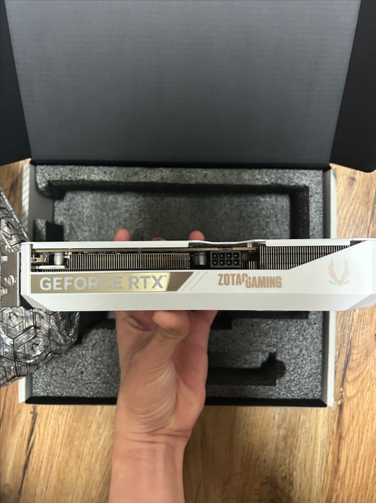 조텍 rtx 5060ti 8gb white 판매합니다 이미지