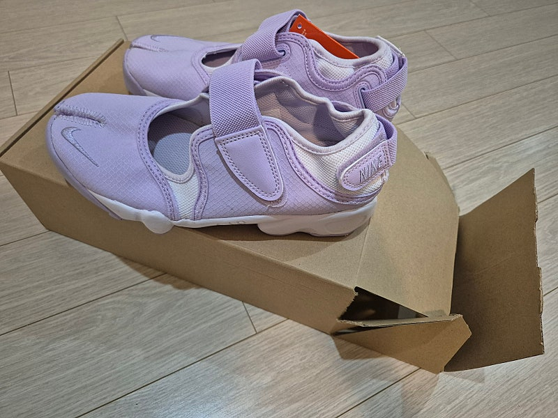 쿨거래시 6만9천택포! 미착용 새제품 나이키 에어 리프트 편한여름신발 사이즈 230 이미지