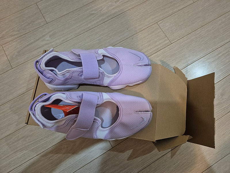 쿨거래시 6만9천택포! 미착용 새제품 나이키 에어 리프트 편한여름신발 사이즈 230 이미지