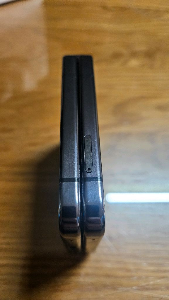 갤럭시 Z Flip5 블랙 색상 512GB 모델 판매합니다. 이미지