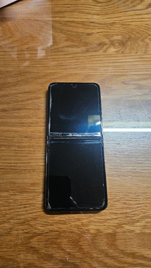 갤럭시 Z Flip5 블랙 색상 512GB 모델 판매합니다. 이미지