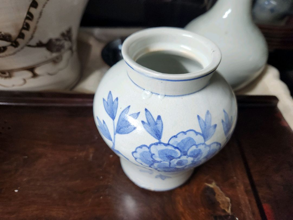 청화백자 목단문준(충) 이미지