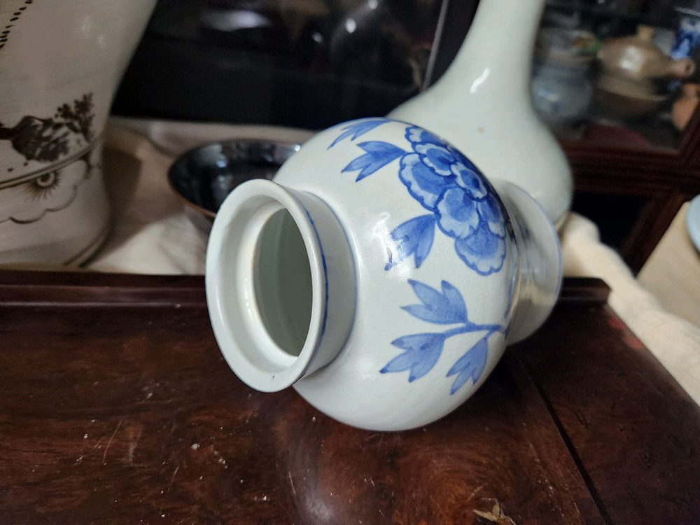 청화백자 목단문준(충) 이미지