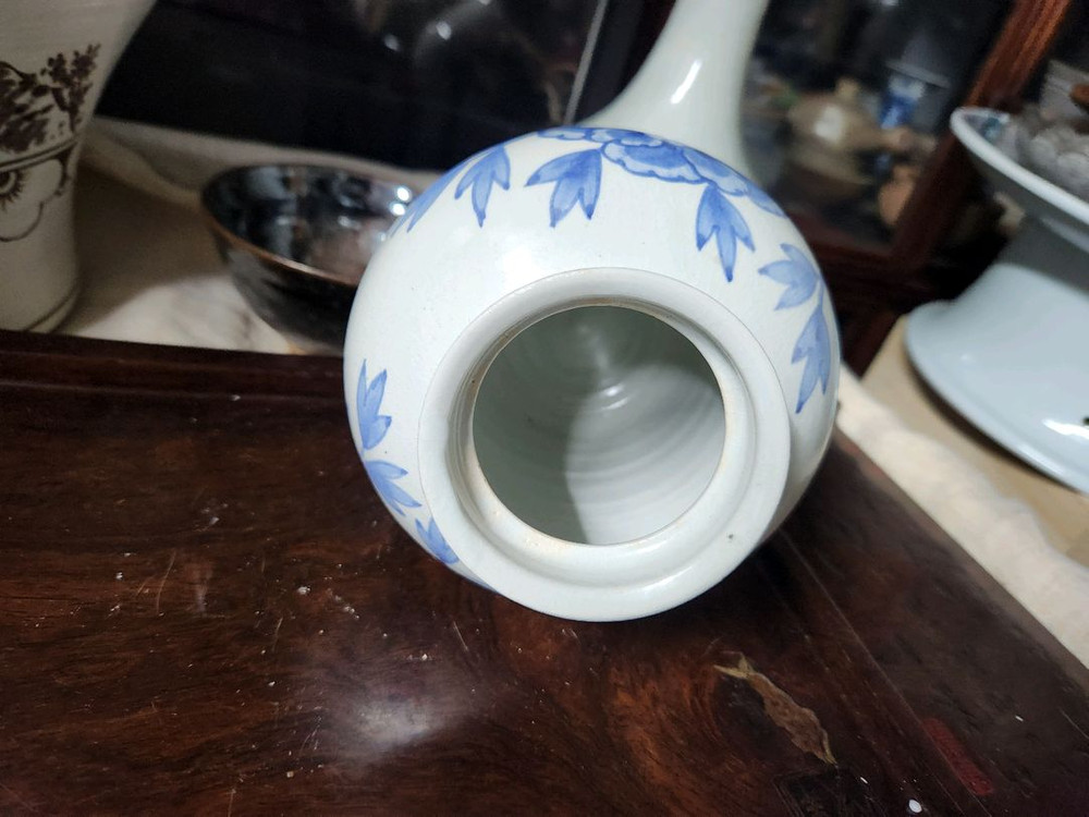 청화백자 목단문준(충) 이미지