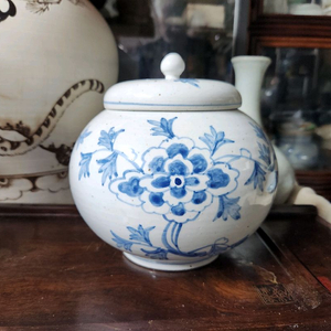 청화백자 목단문유개호 이미지