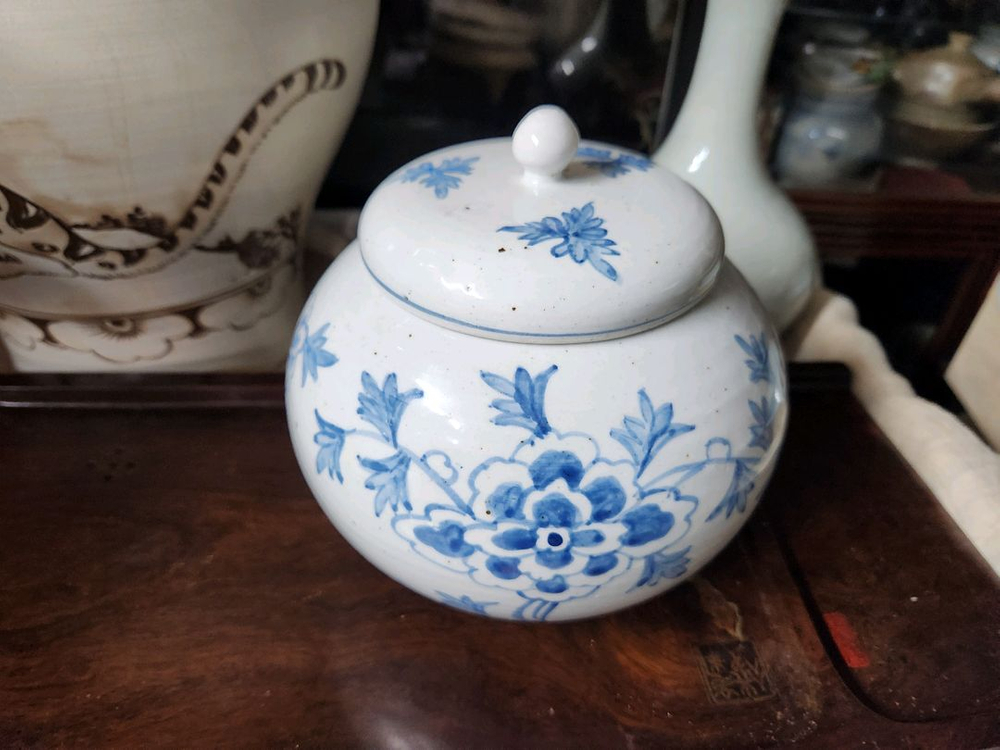 청화백자 목단문유개호 이미지