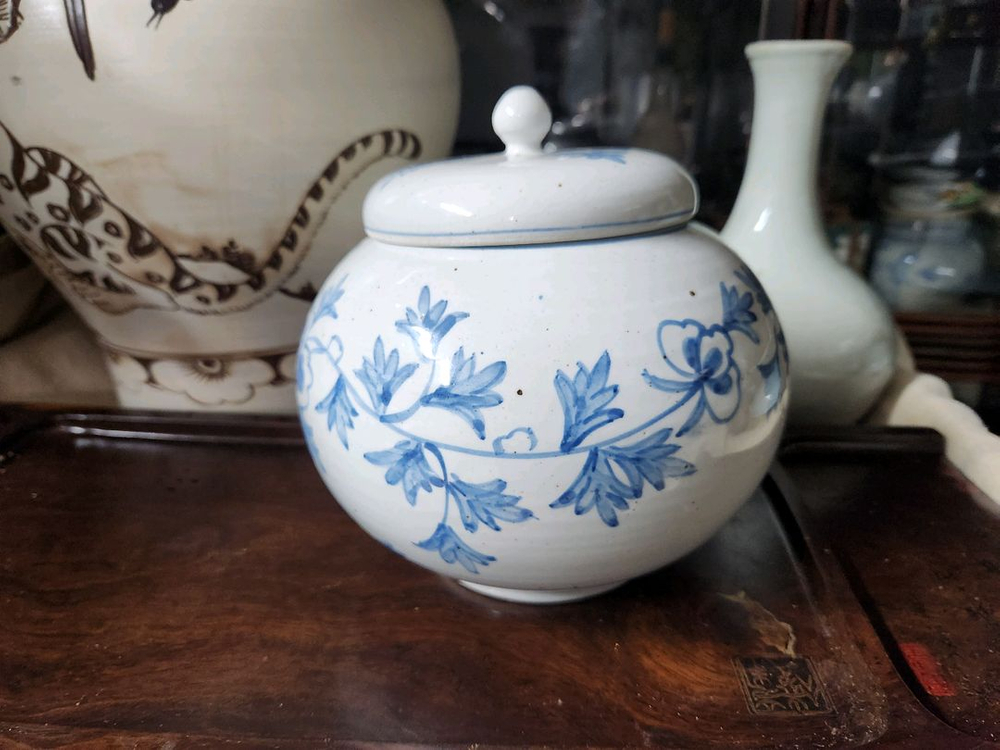 청화백자 목단문유개호 이미지