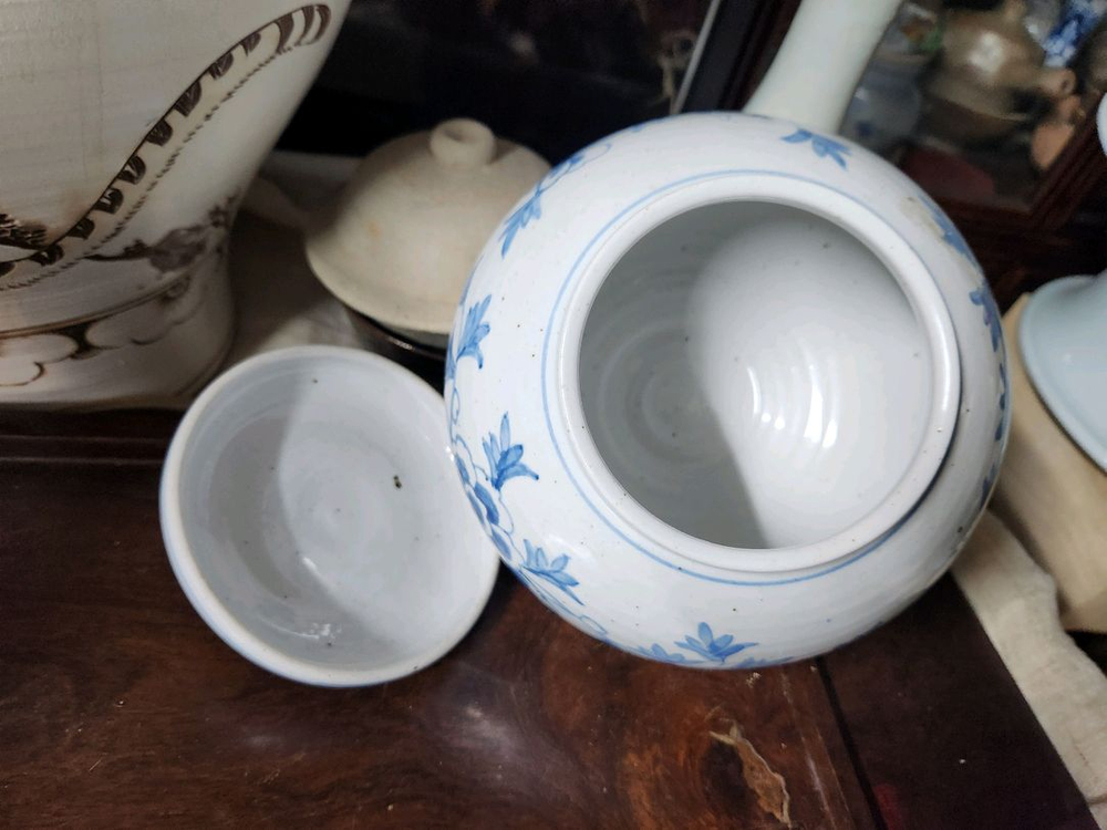 청화백자 목단문유개호 이미지