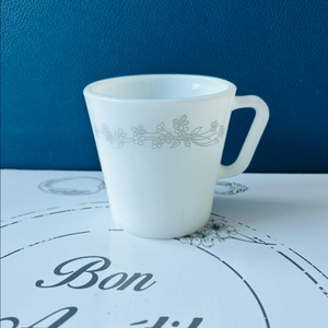 단종된 레어템/ 빈티지 파이렉스 리본부케 패턴 밀크글라스 머그 이미지