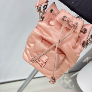 펜디 바게트백 미니 버킷백 패딩백. 몬트레조 이미지