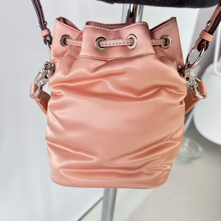 펜디 바게트백 미니 버킷백 패딩백. 몬트레조 이미지