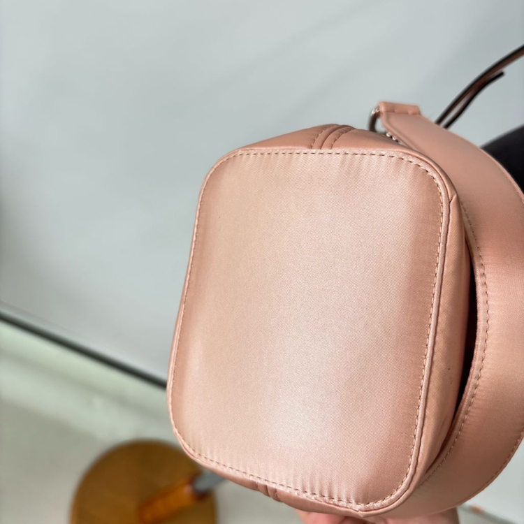 펜디 바게트백 미니 버킷백 패딩백. 몬트레조 이미지