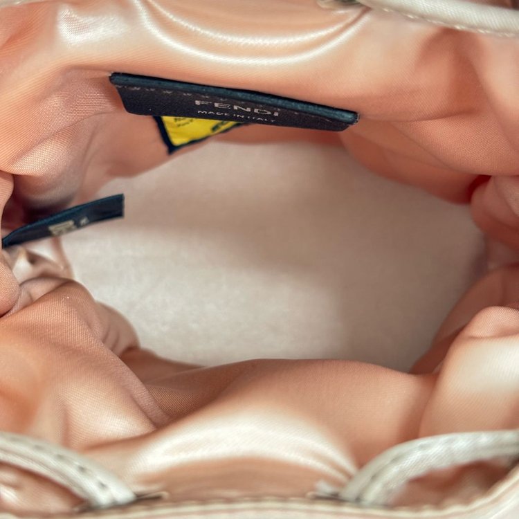 펜디 바게트백 미니 버킷백 패딩백. 몬트레조 이미지