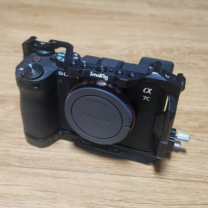 소니 A7C2 카메라 + 스몰리그 케이지 4422 이미지