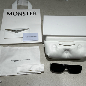 젠틀몬스터 x 메종 마르지엘라 MM106 블랙 선글라스 이미지