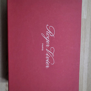 로저비비에 크리스탈 스퀘어버클 페이던트 슬립온 이미지