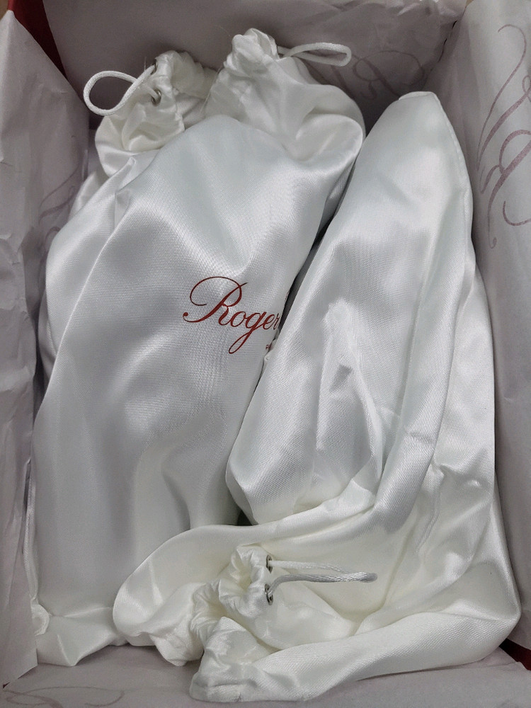 로저비비에 크리스탈 스퀘어버클 페이던트 슬립온 이미지