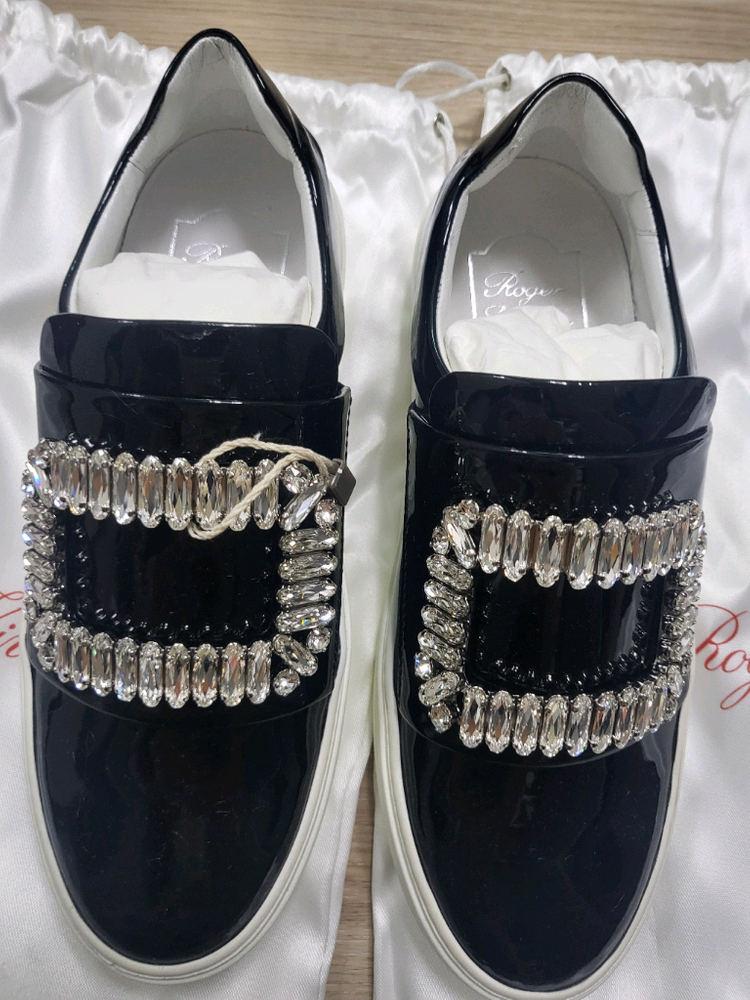 로저비비에 크리스탈 스퀘어버클 페이던트 슬립온 이미지