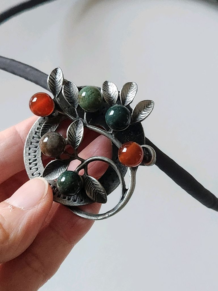 멋스러운 브로치, 원석 실크 목걸이 이미지