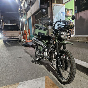 중형 오토바이 125cc 이미지