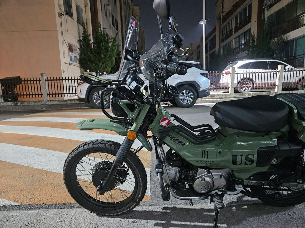 중형 오토바이 125cc 이미지