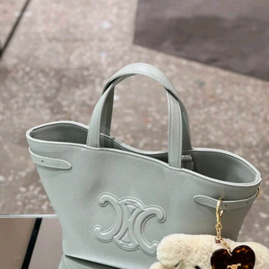 셀린느 폼폼 하트 키링 이미지