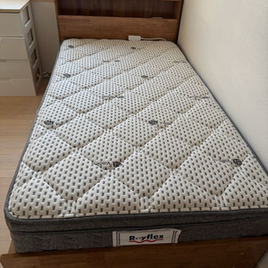 원목 침대프레임 + 매트리스 세트 이미지