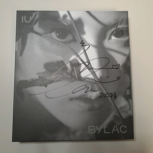 아이유 라일락 사인 음반 판매합니다. 이미지