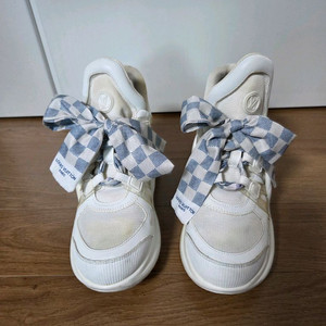 루이비통 아치라이트 체크 리본 스니커즈 이미지