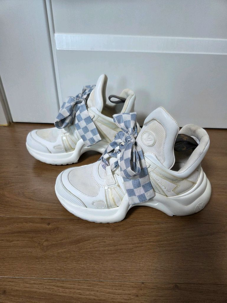 루이비통 아치라이트 체크 리본 스니커즈 이미지