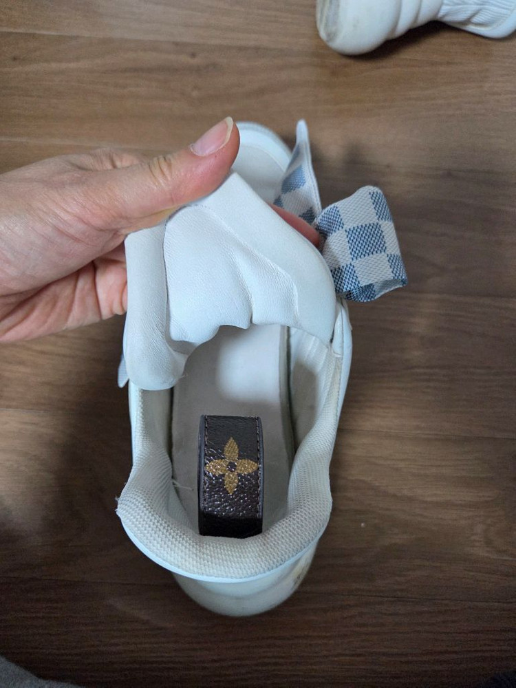 루이비통 아치라이트 체크 리본 스니커즈 이미지