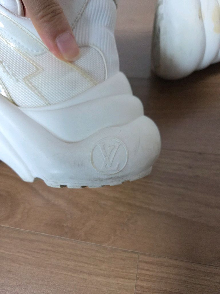 루이비통 아치라이트 체크 리본 스니커즈 이미지