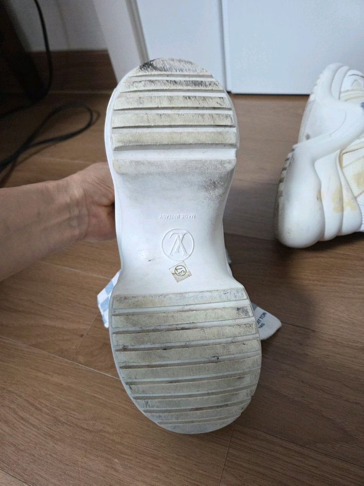 루이비통 아치라이트 체크 리본 스니커즈 이미지