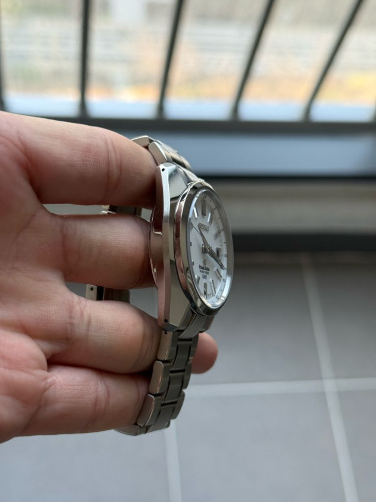 그랜드세이코 SBGJ011 (하이비트 GMT) 티타늄 판매합니다. 이미지