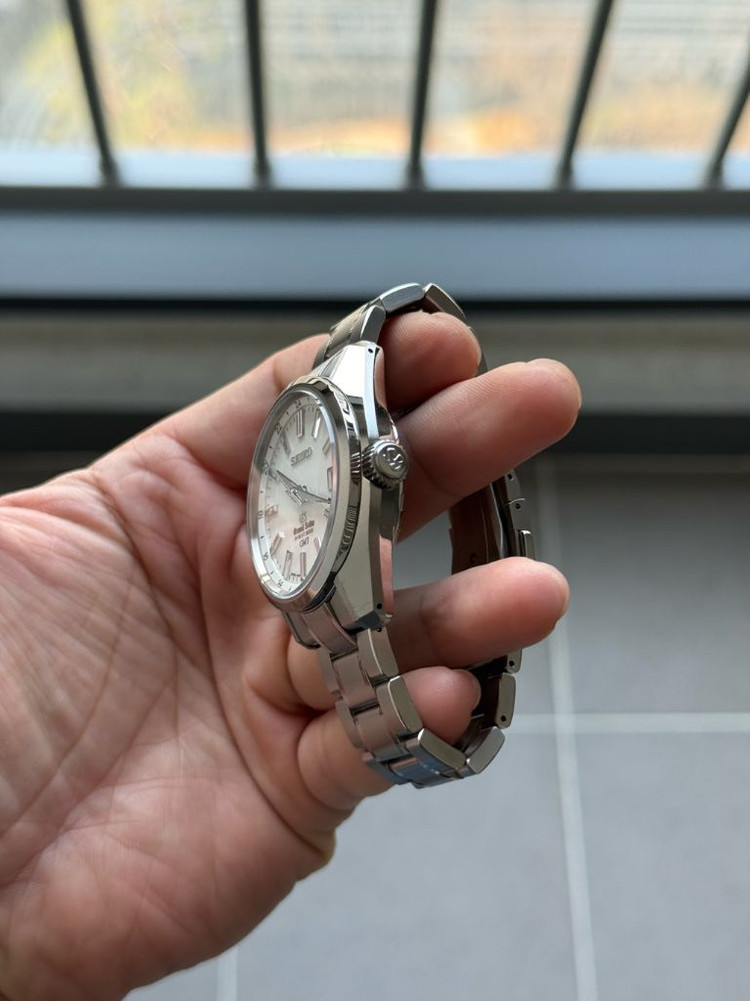 그랜드세이코 SBGJ011 (하이비트 GMT) 티타늄 판매합니다. 이미지