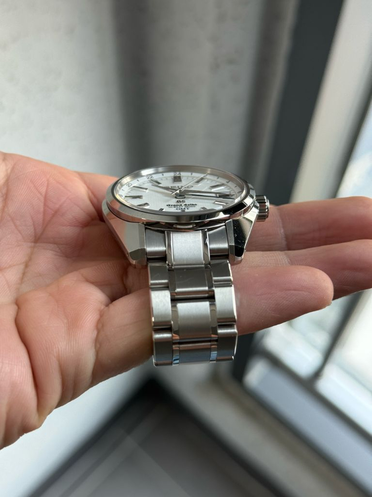 그랜드세이코 SBGJ011 (하이비트 GMT) 티타늄 판매합니다. 이미지