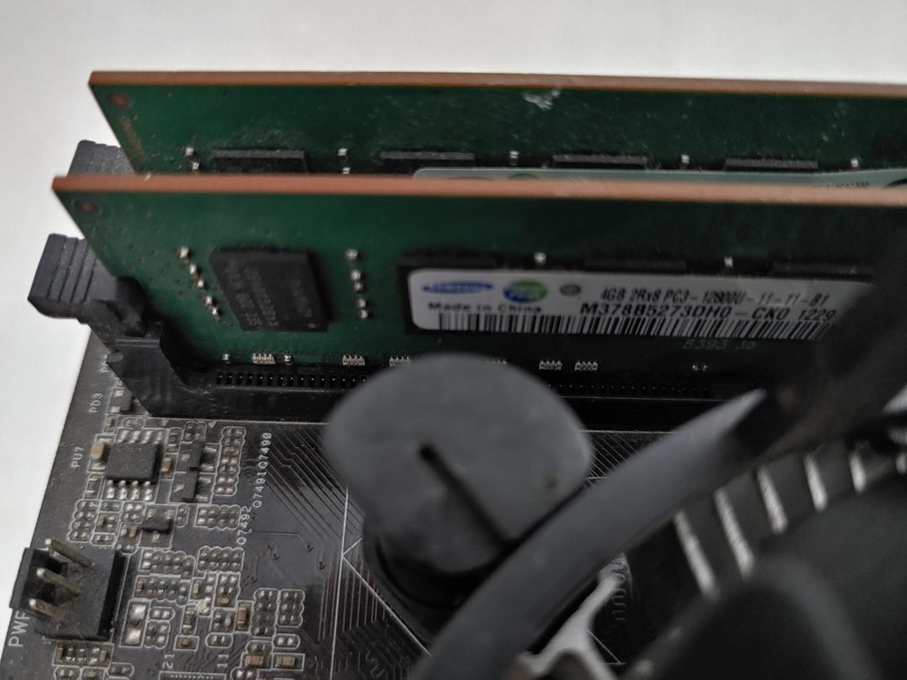 PC부품 ( CPU: i5-4590 , 램 : 8GB , 보드: ASROCK B85M ) 이미지
