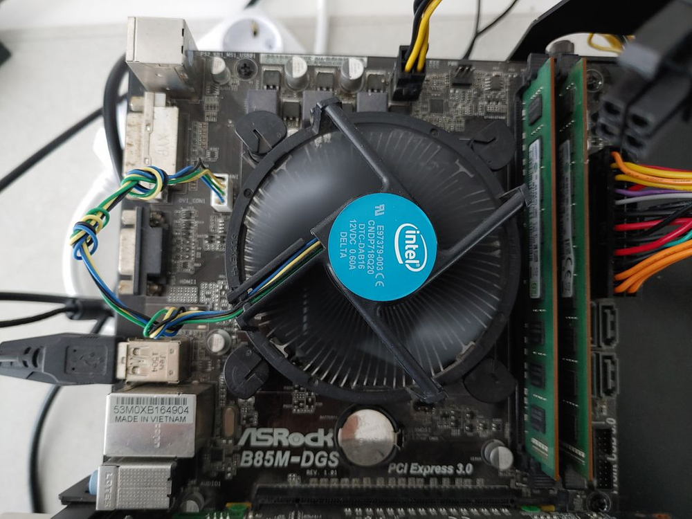 PC부품 ( CPU: i5-4590 , 램 : 8GB , 보드: ASROCK B85M ) 이미지