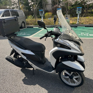 야마하 트리시티125 16년형 화이트컬러 판매합니다 이미지