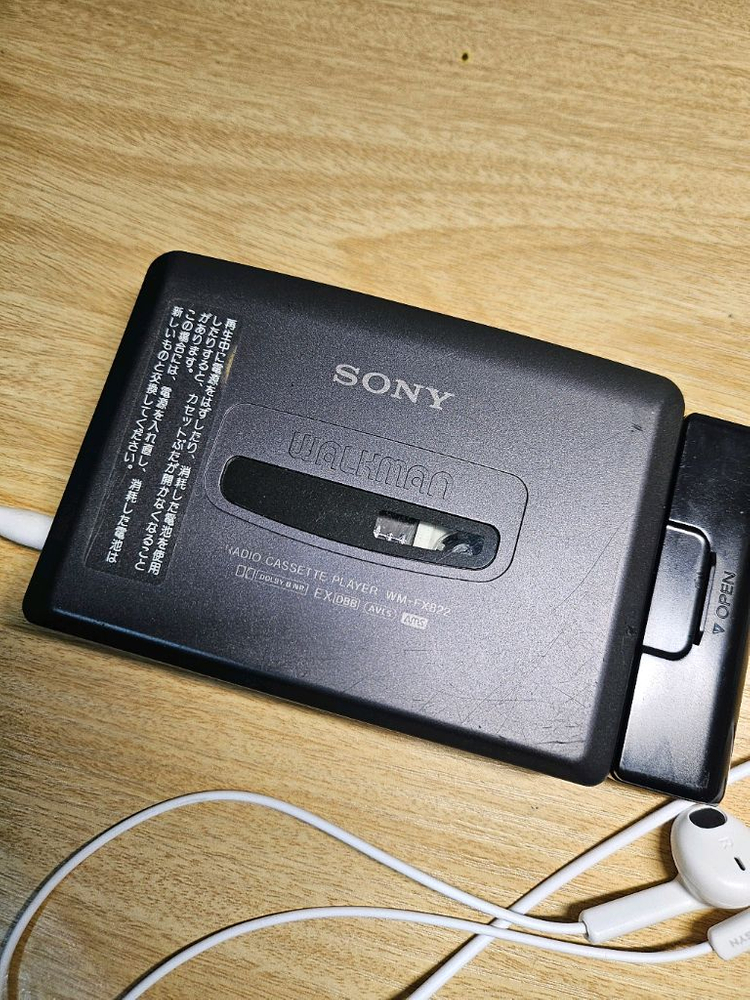소니 워크맨 WM-FX822 라디오 카세트 플레이어+이어폰등 이미지