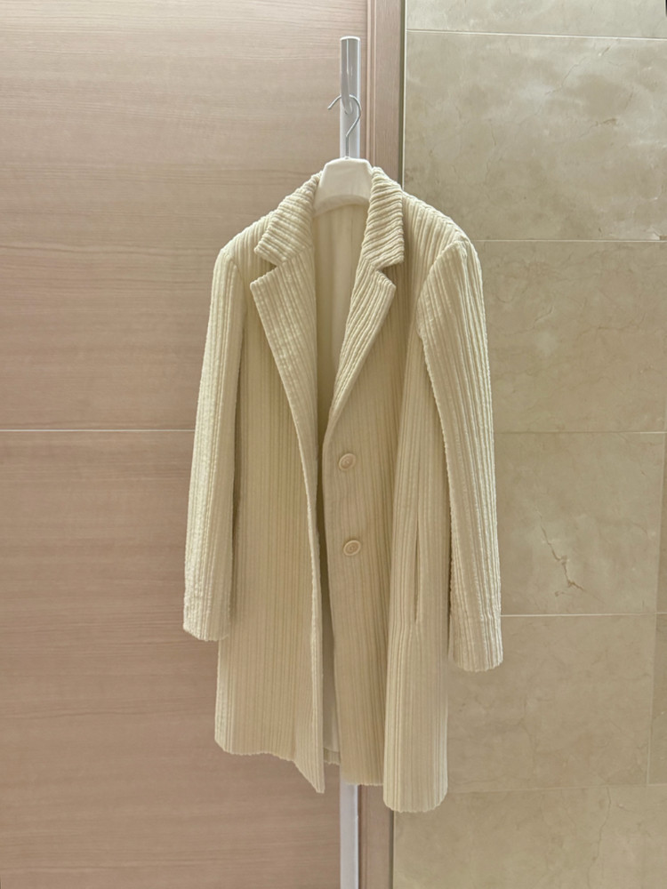 르메르 여성 코듀로이 코트 이미지