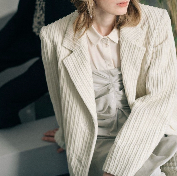 르메르 여성 코듀로이 코트 이미지